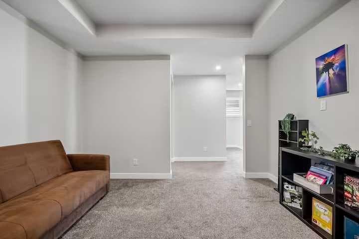 180 Howse Crescent NE