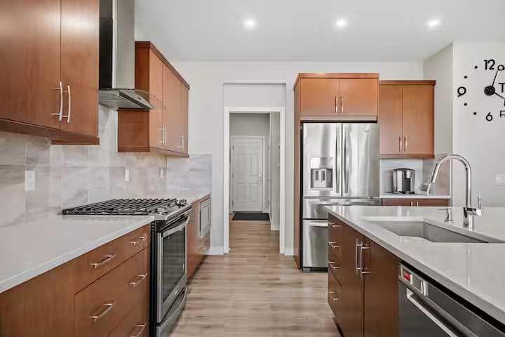 180 Howse Crescent NE