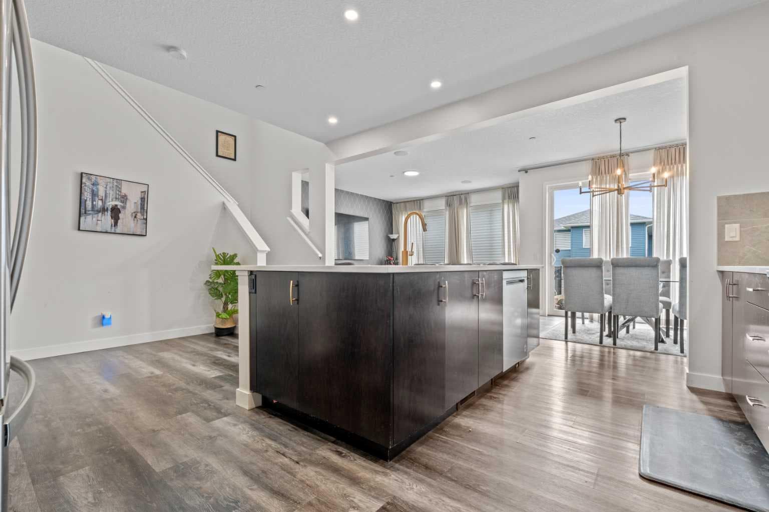 22 Howse Mount NE