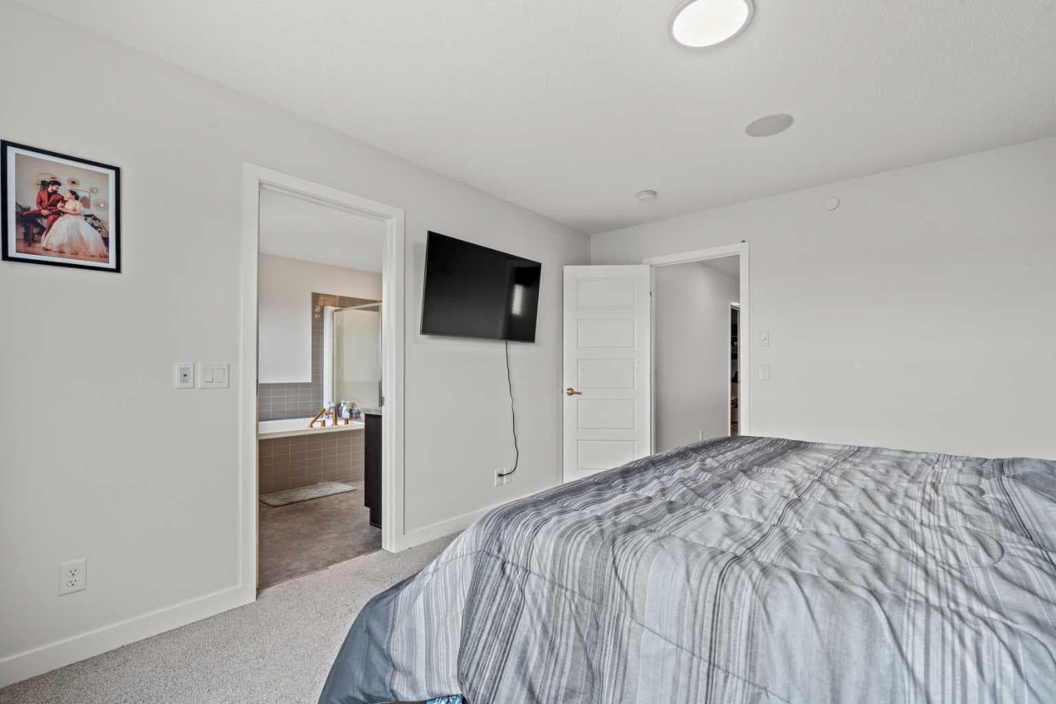 22 Howse Mount NE