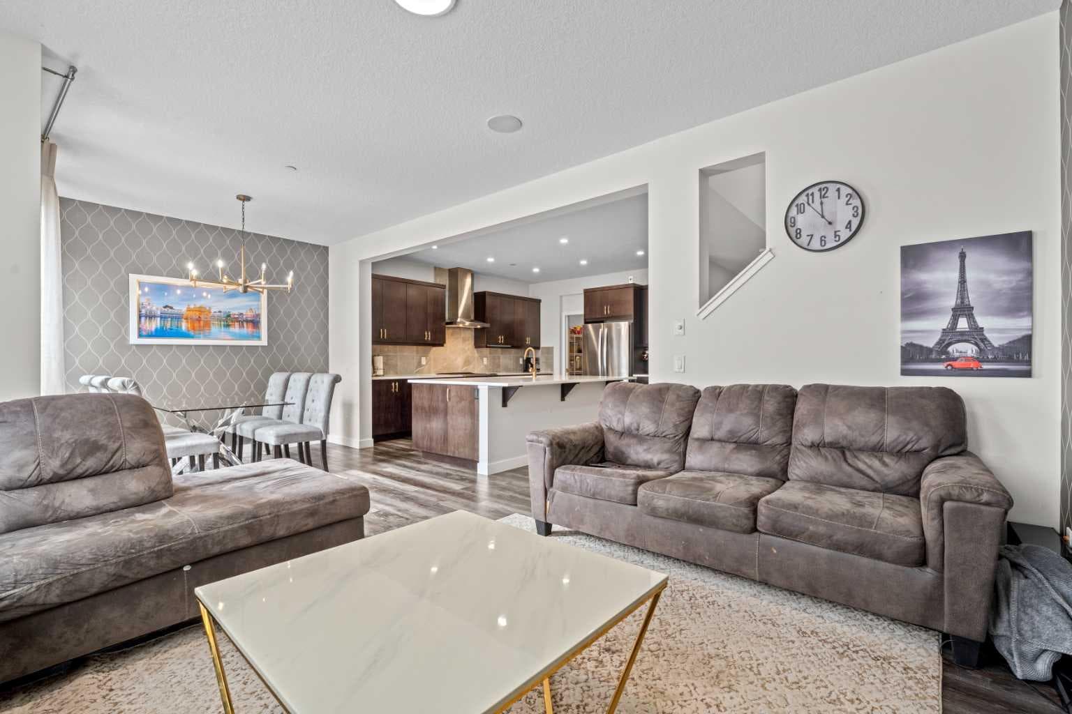 22 Howse Mount NE