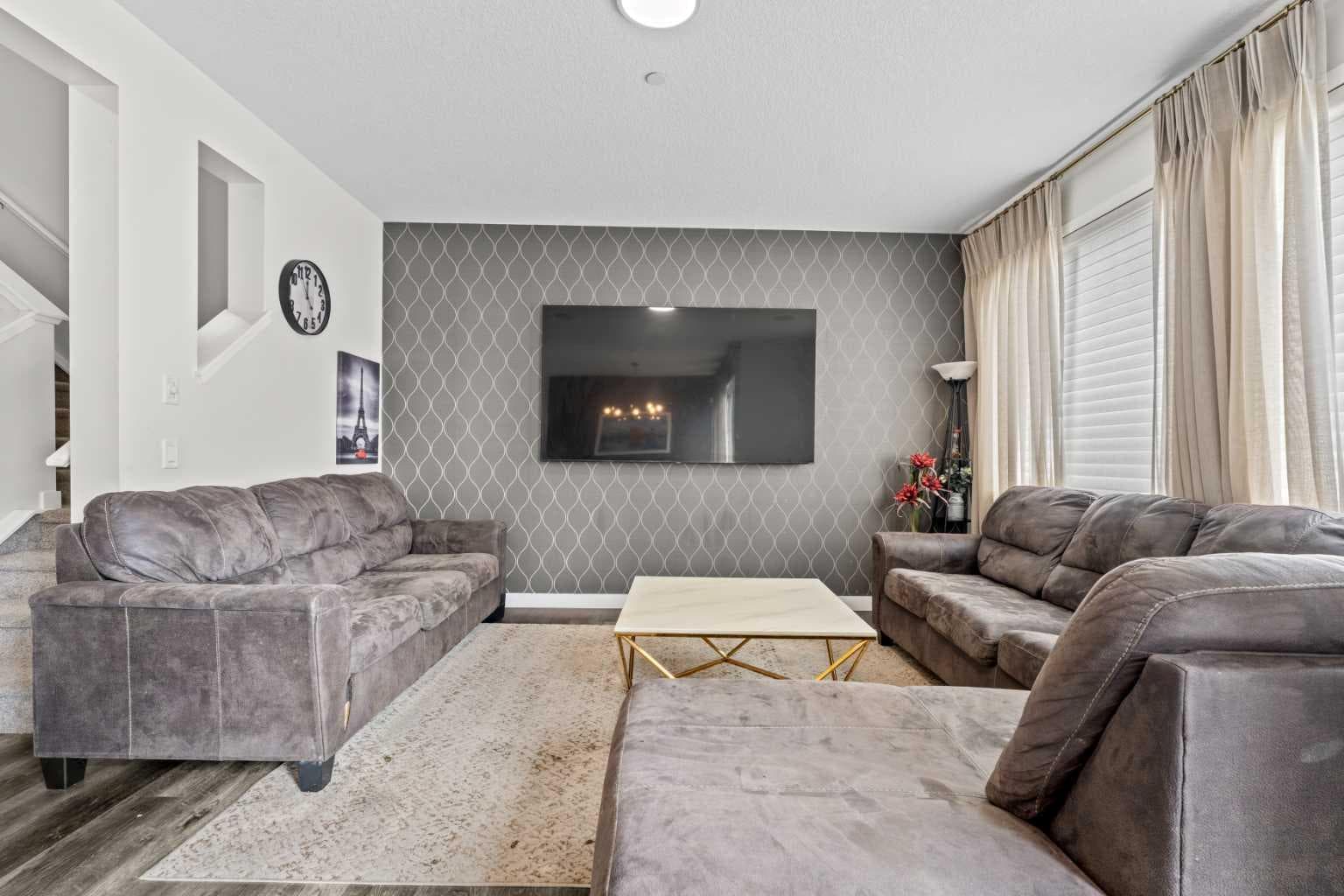 22 Howse Mount NE