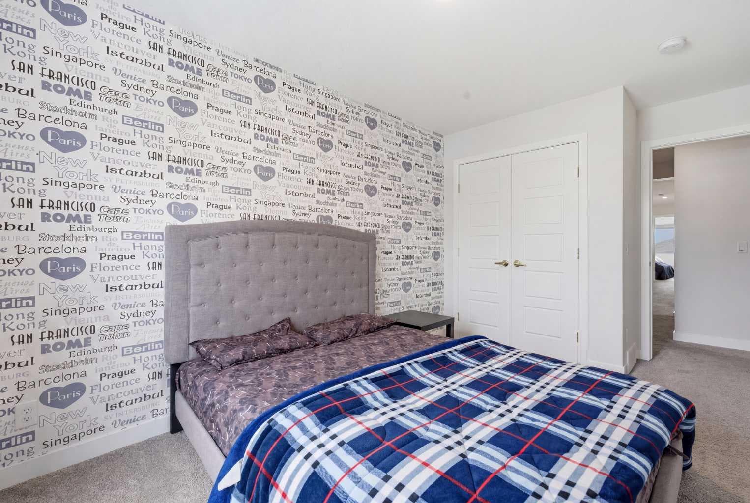 22 Howse Mount NE