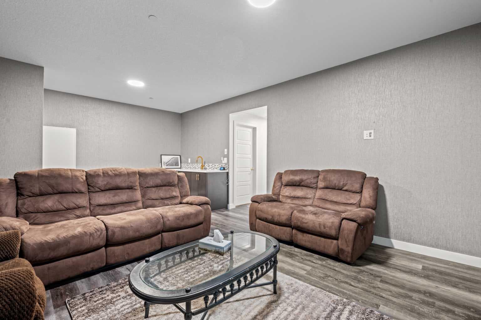 22 Howse Mount NE