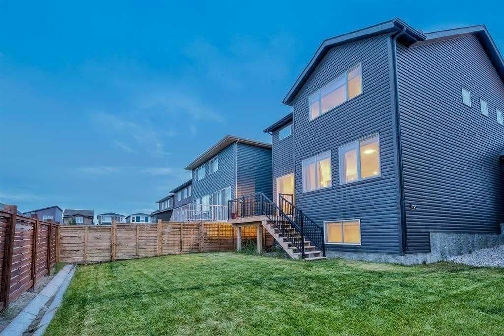 22 Howse Mount NE