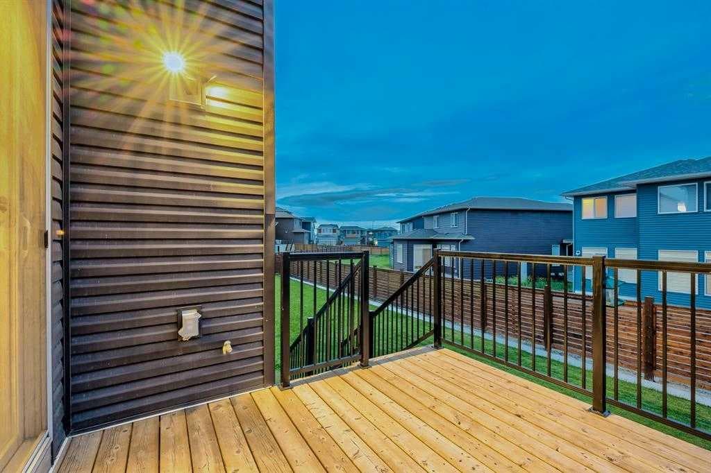 22 Howse Mount NE
