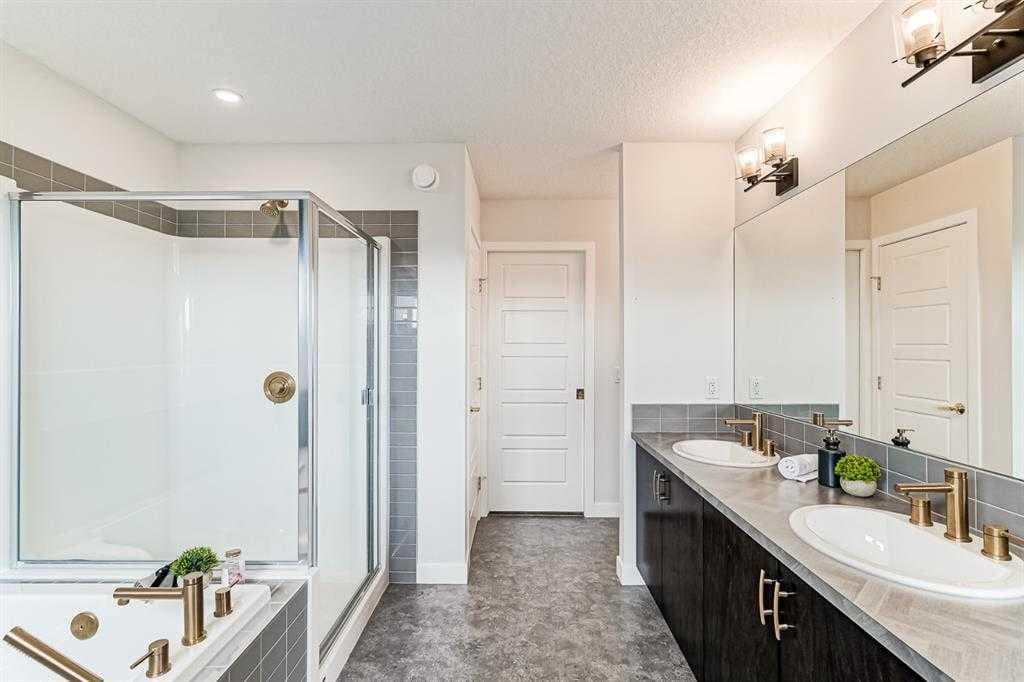 22 Howse Mount NE