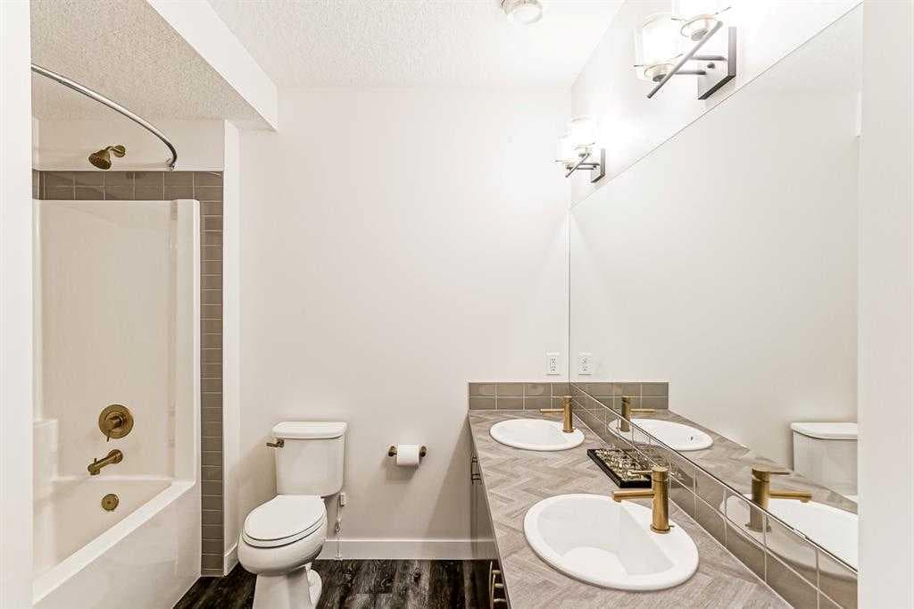 22 Howse Mount NE