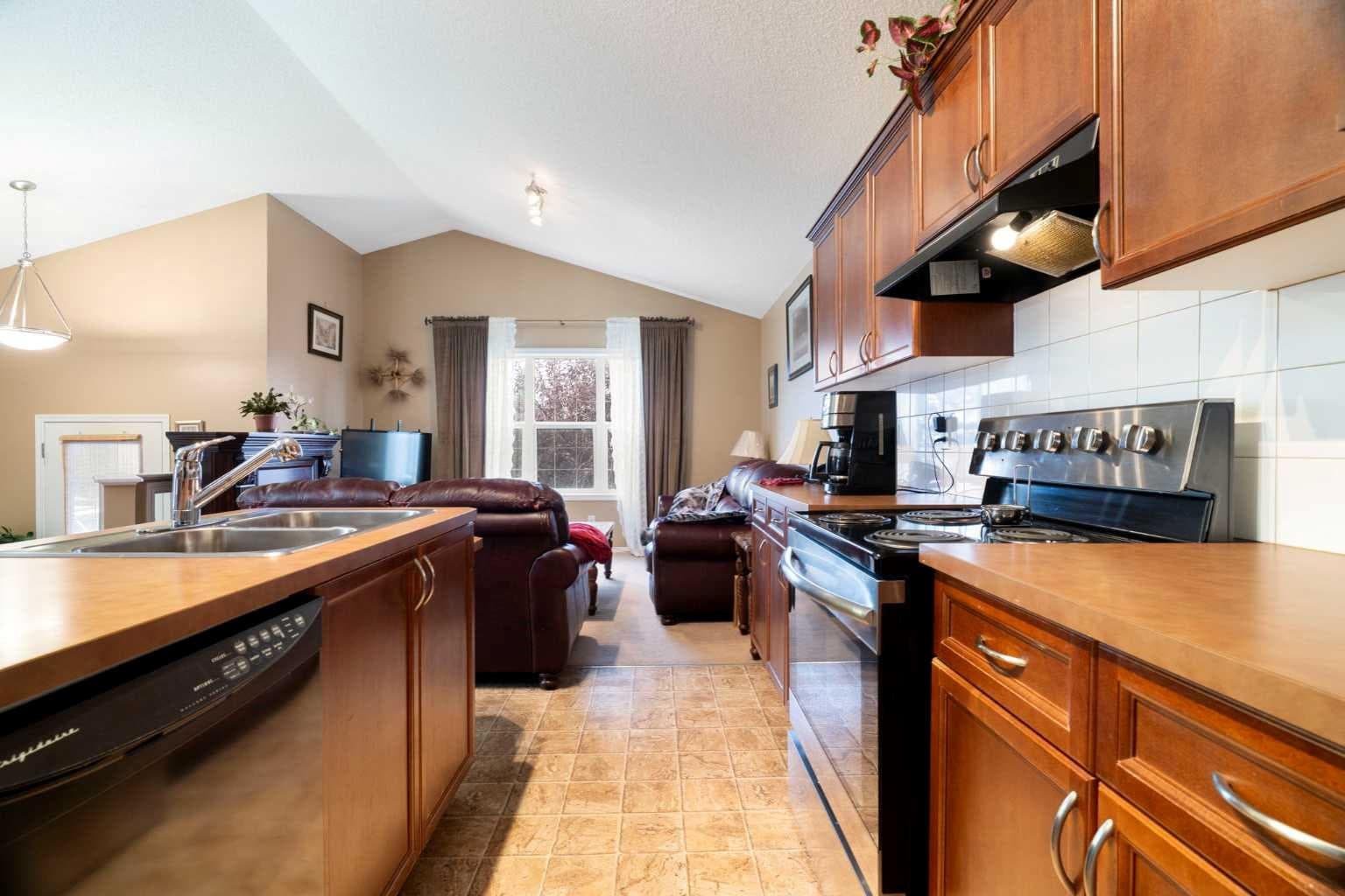128 Copperstone Grove SE