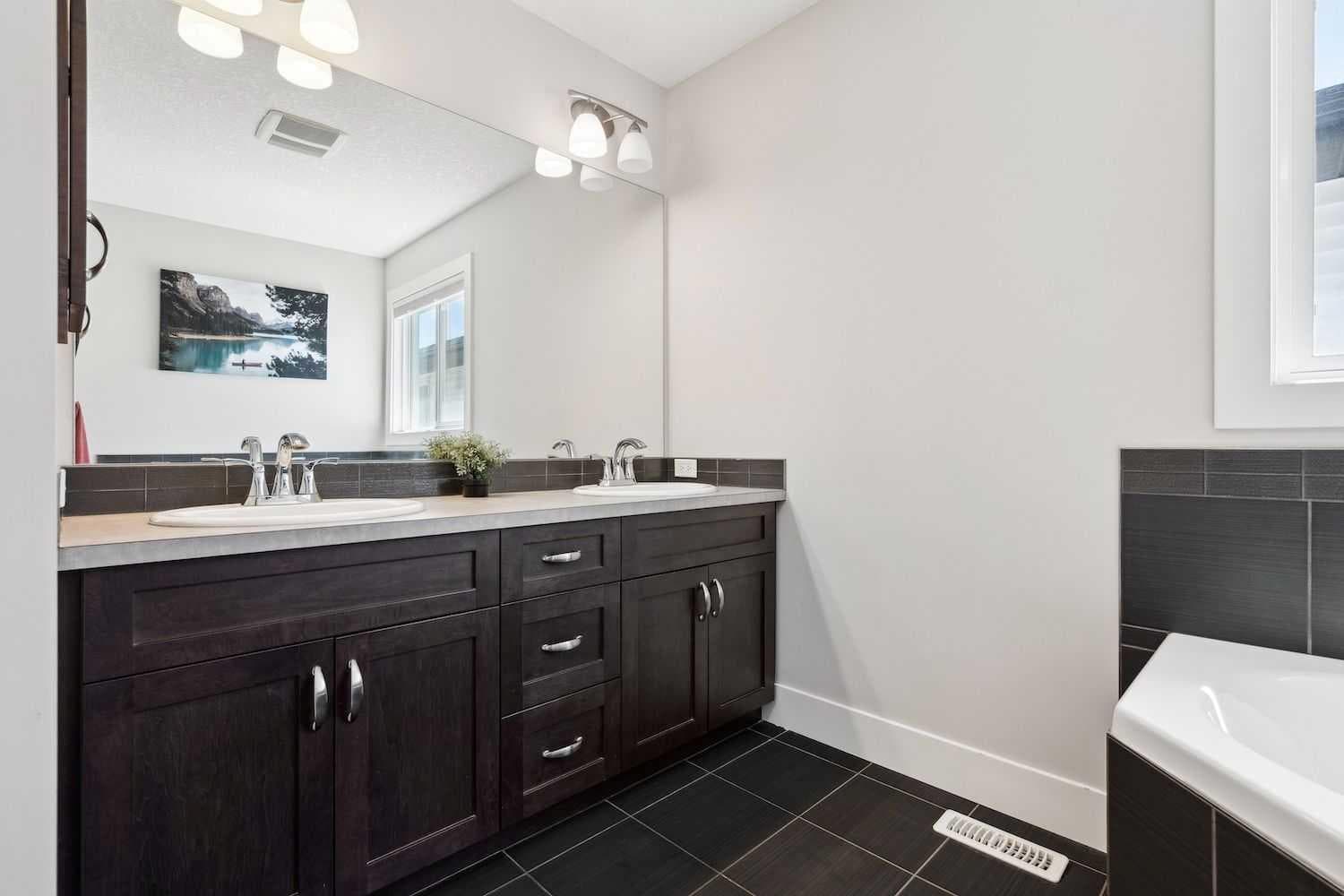 90 Sage Valley Road NW