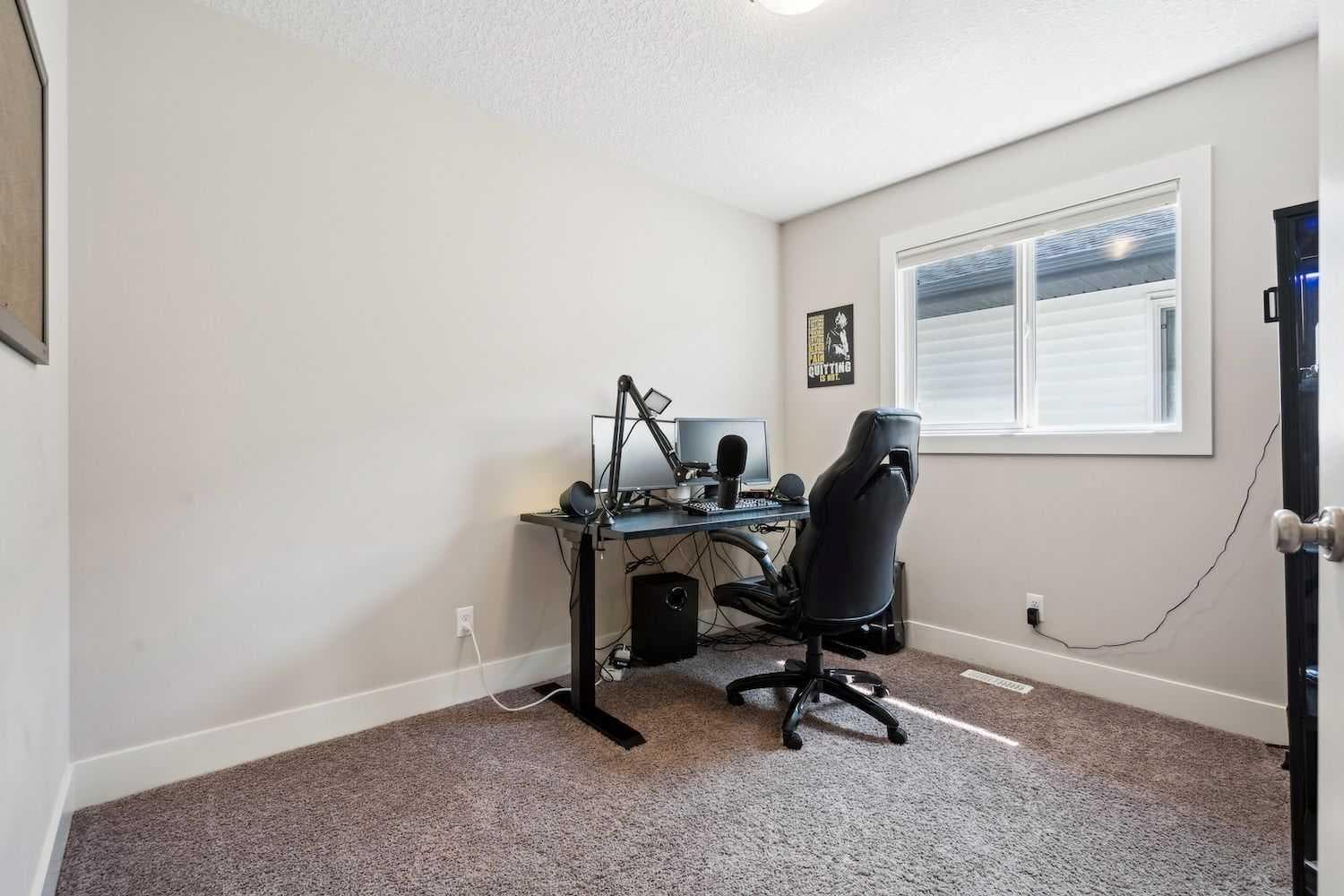 90 Sage Valley Road NW