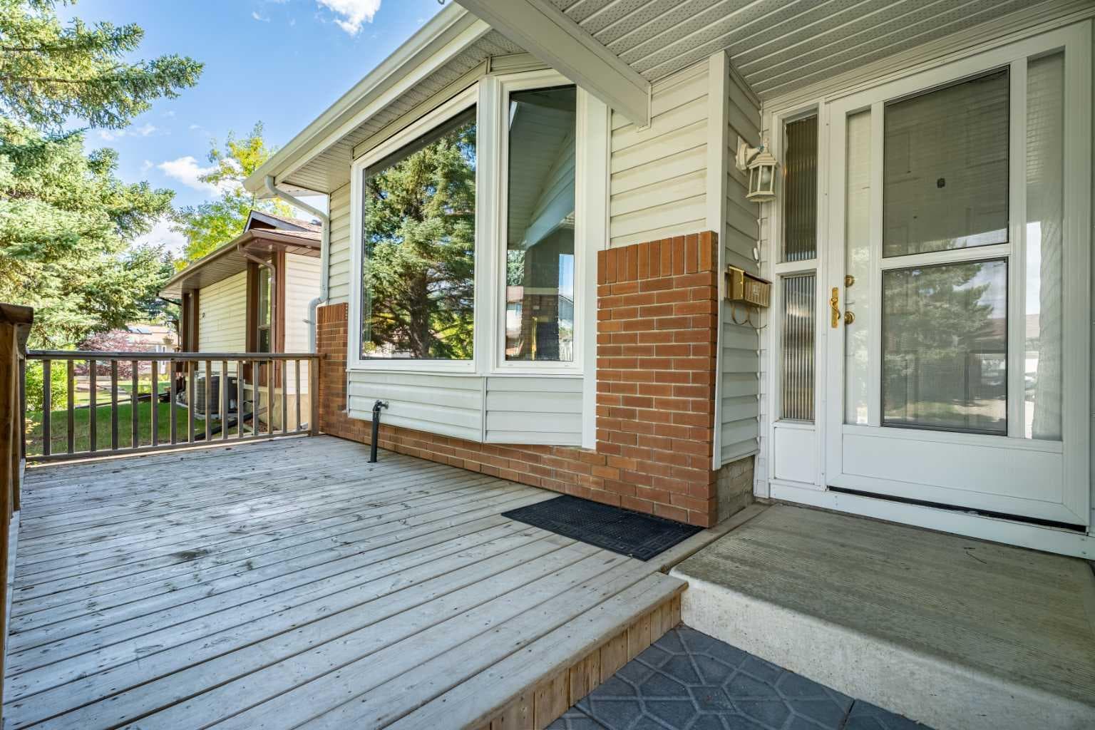 367 Woodridge Place SW
