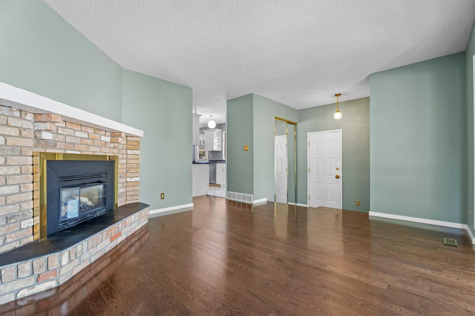 367 Woodridge Place SW