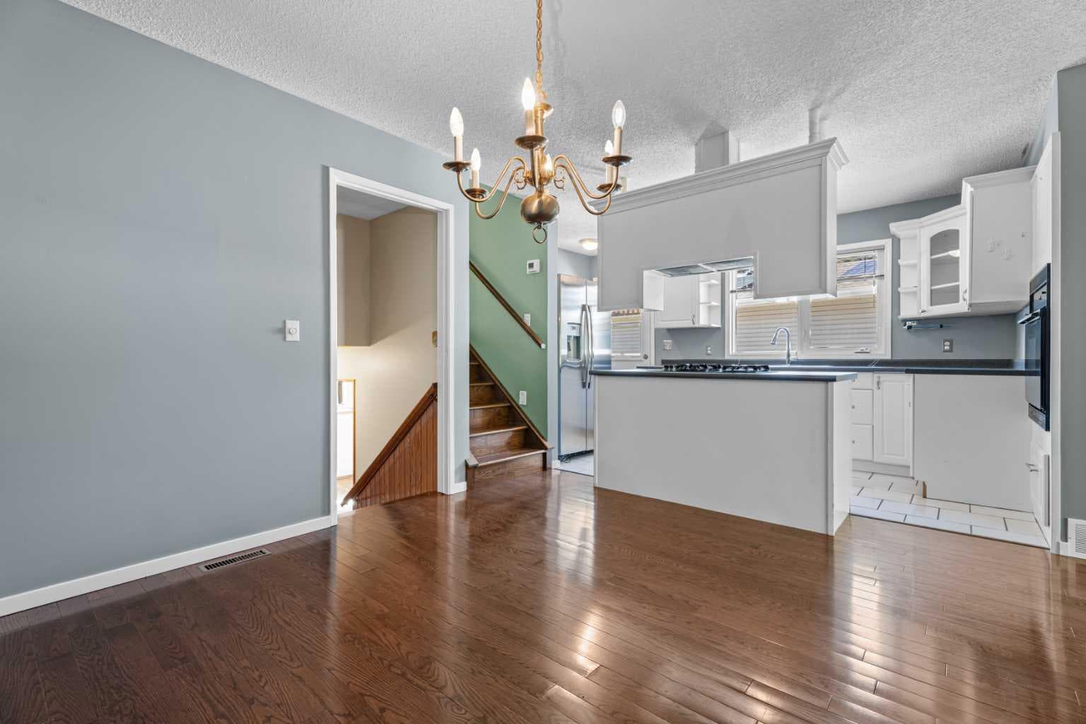 367 Woodridge Place SW