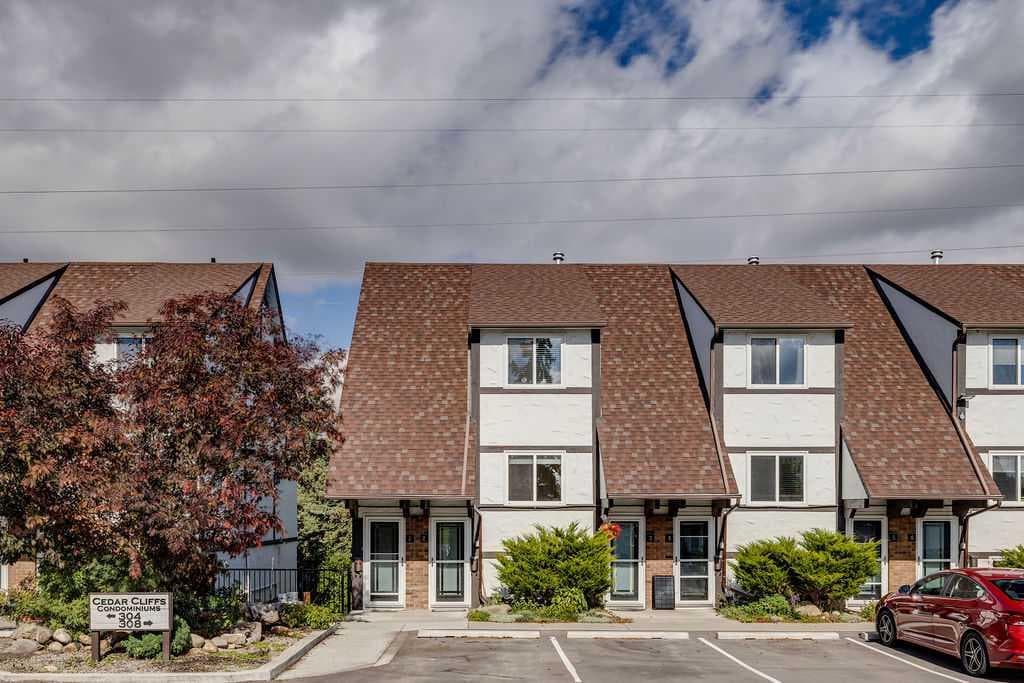 2, 308 Cedar Crescent SW