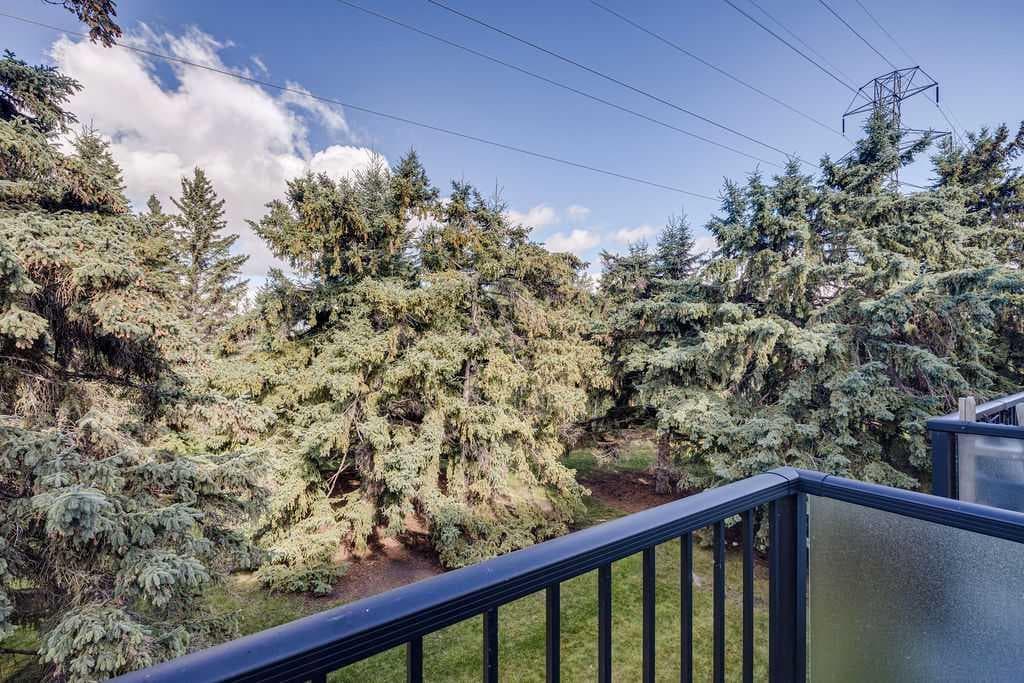 2, 308 Cedar Crescent SW
