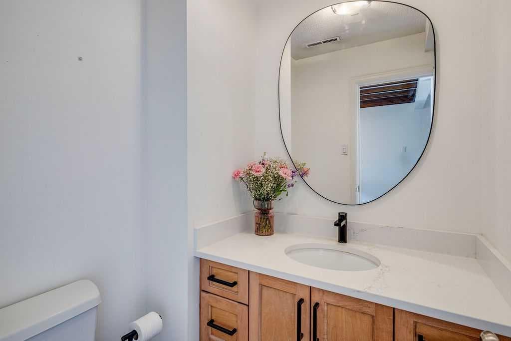 2, 308 Cedar Crescent SW