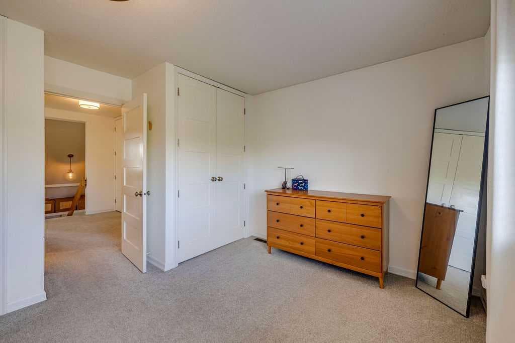 2, 308 Cedar Crescent SW