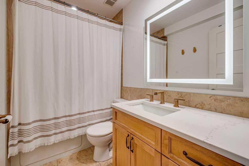 2, 308 Cedar Crescent SW