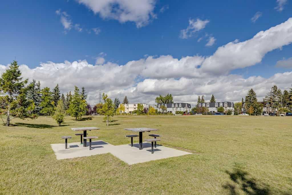 2, 308 Cedar Crescent SW