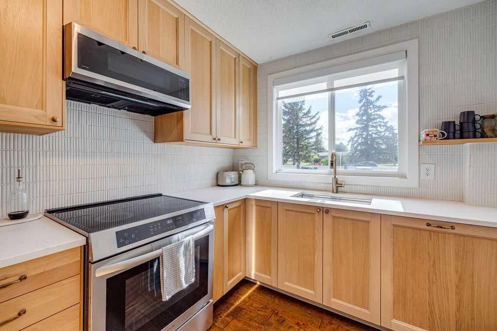 2, 308 Cedar Crescent SW