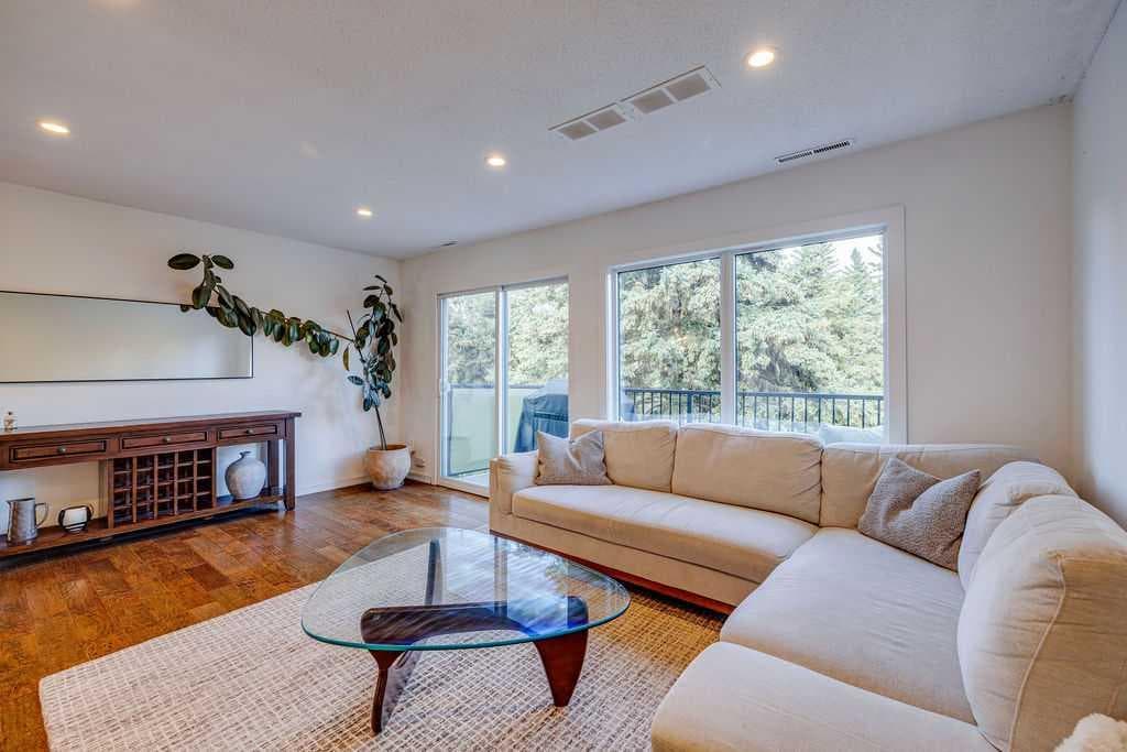 2, 308 Cedar Crescent SW