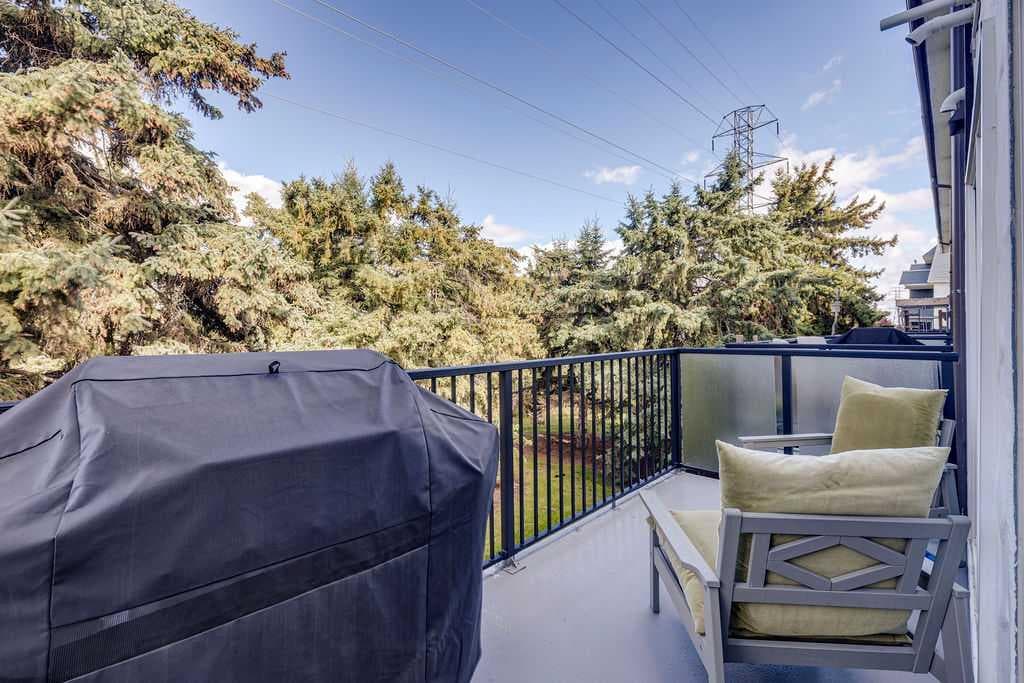 2, 308 Cedar Crescent SW