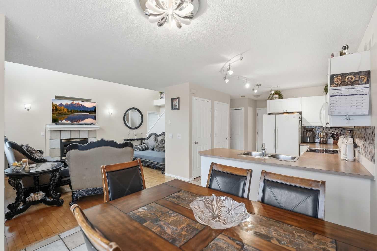 52 Douglas Glen Crescent SE