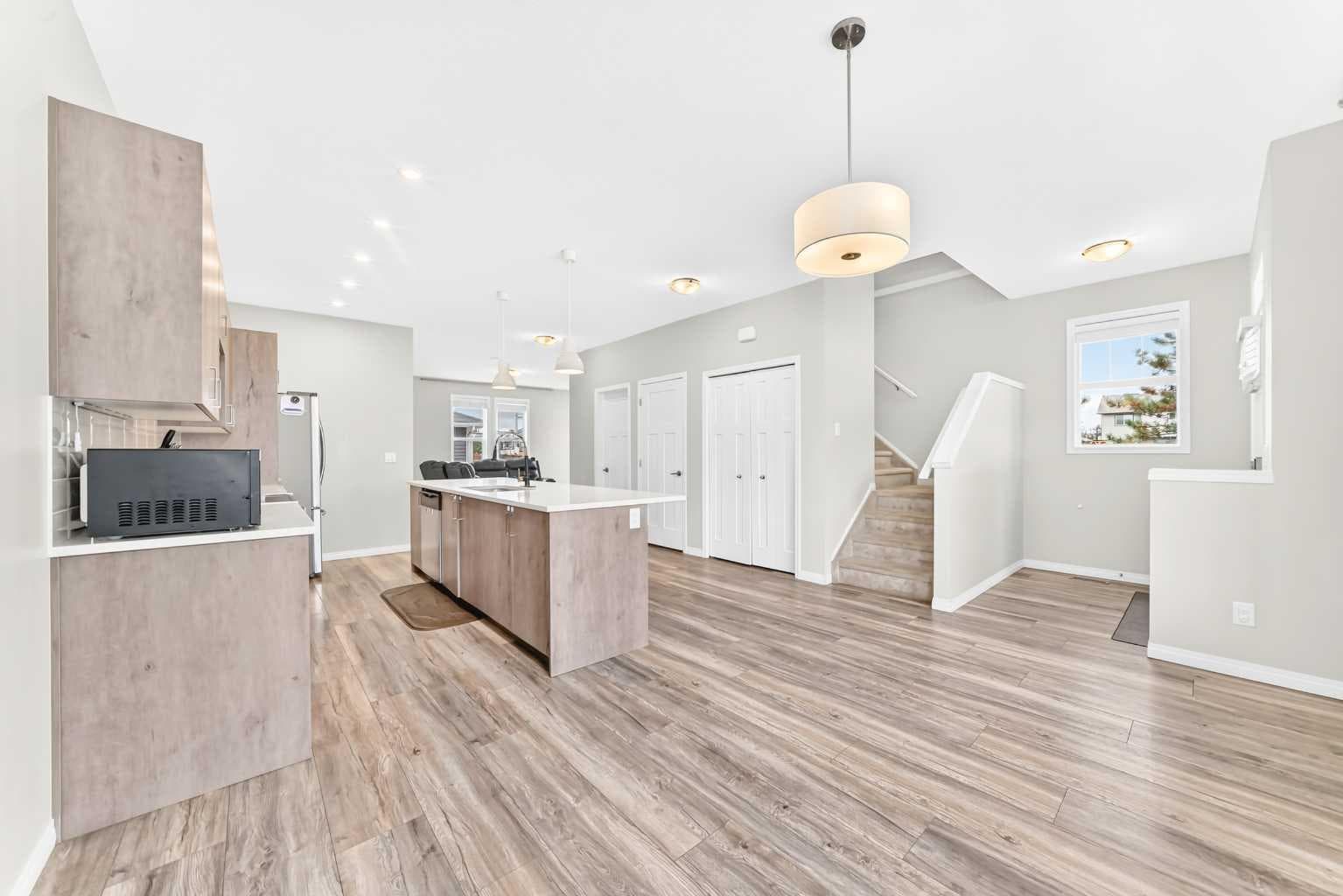 156 South Point Court SW