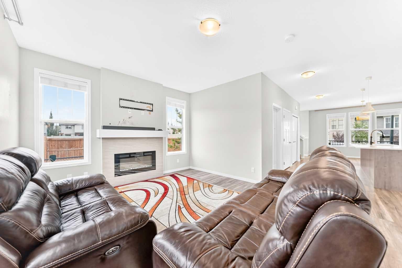 156 South Point Court SW