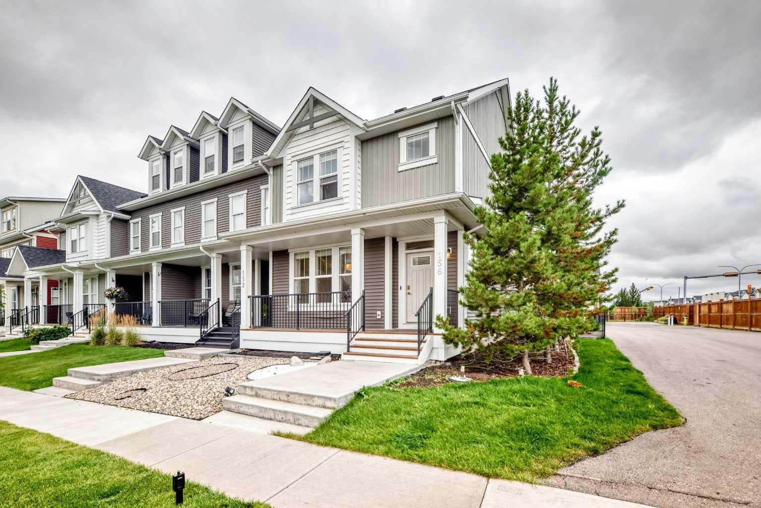 156 South Point Court SW