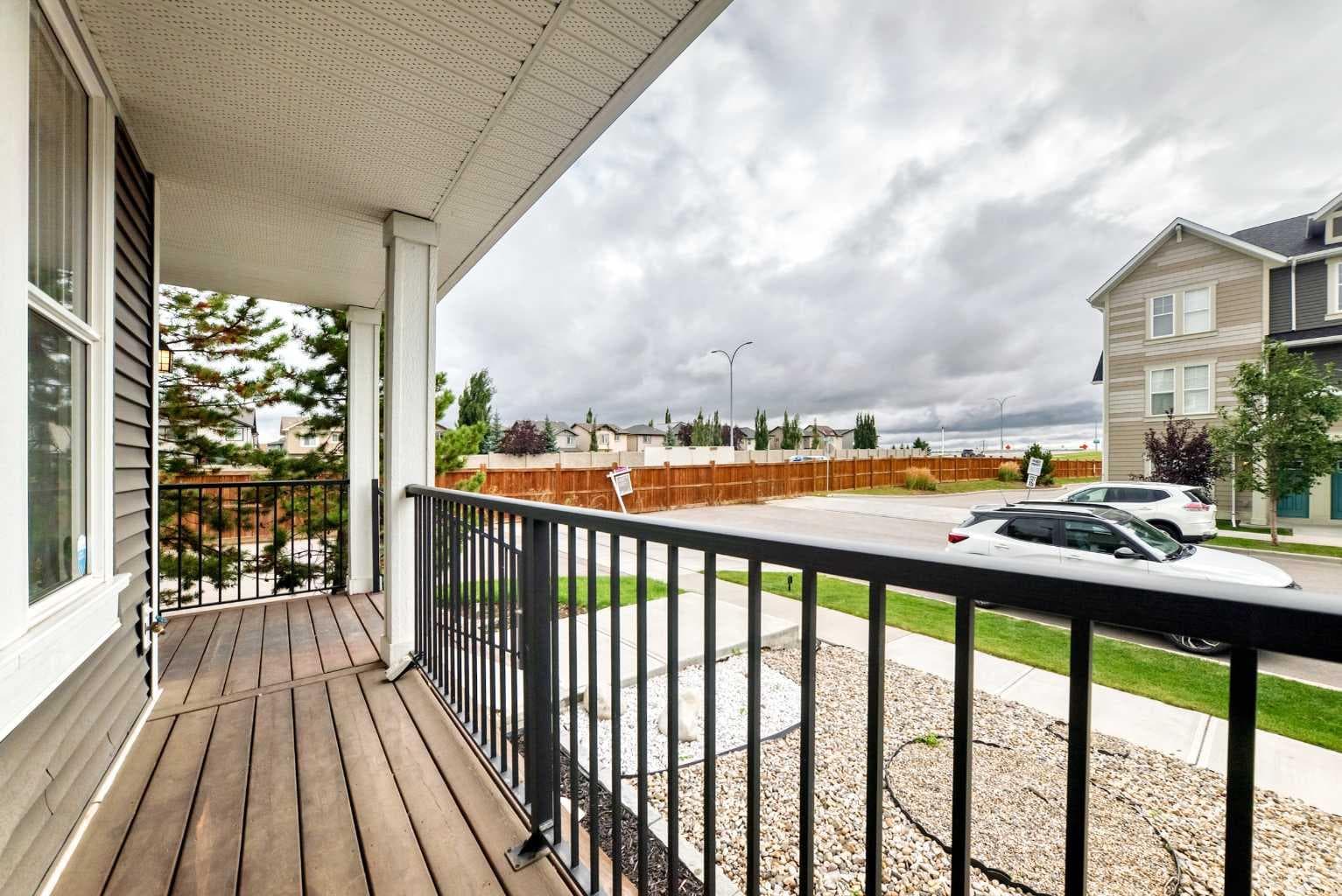 156 South Point Court SW