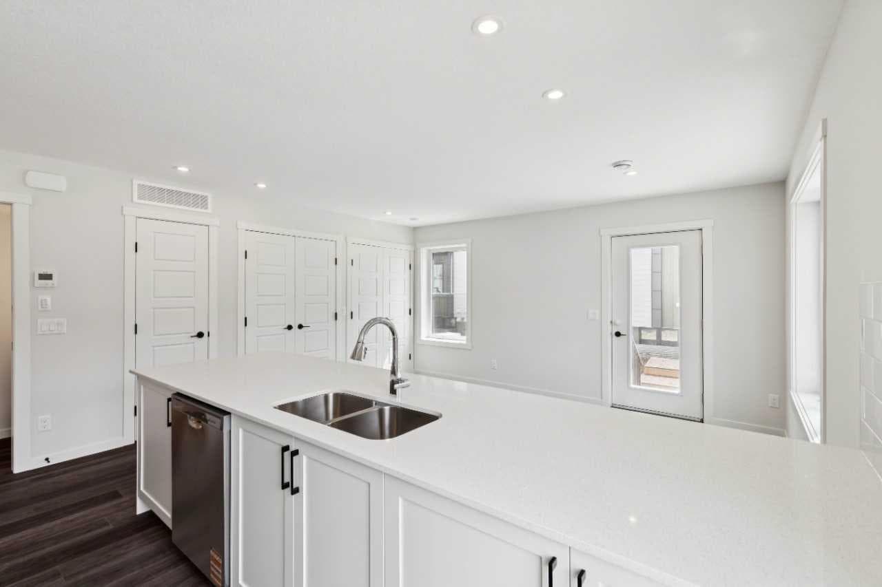202, 40 Livingston Parade NE