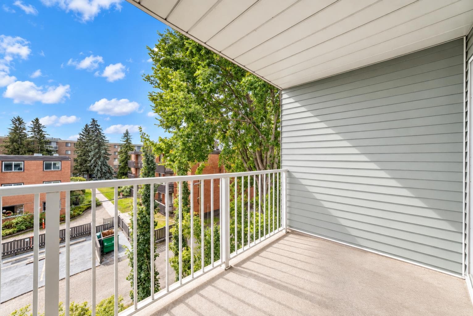 1P, 525 56 Avenue SW