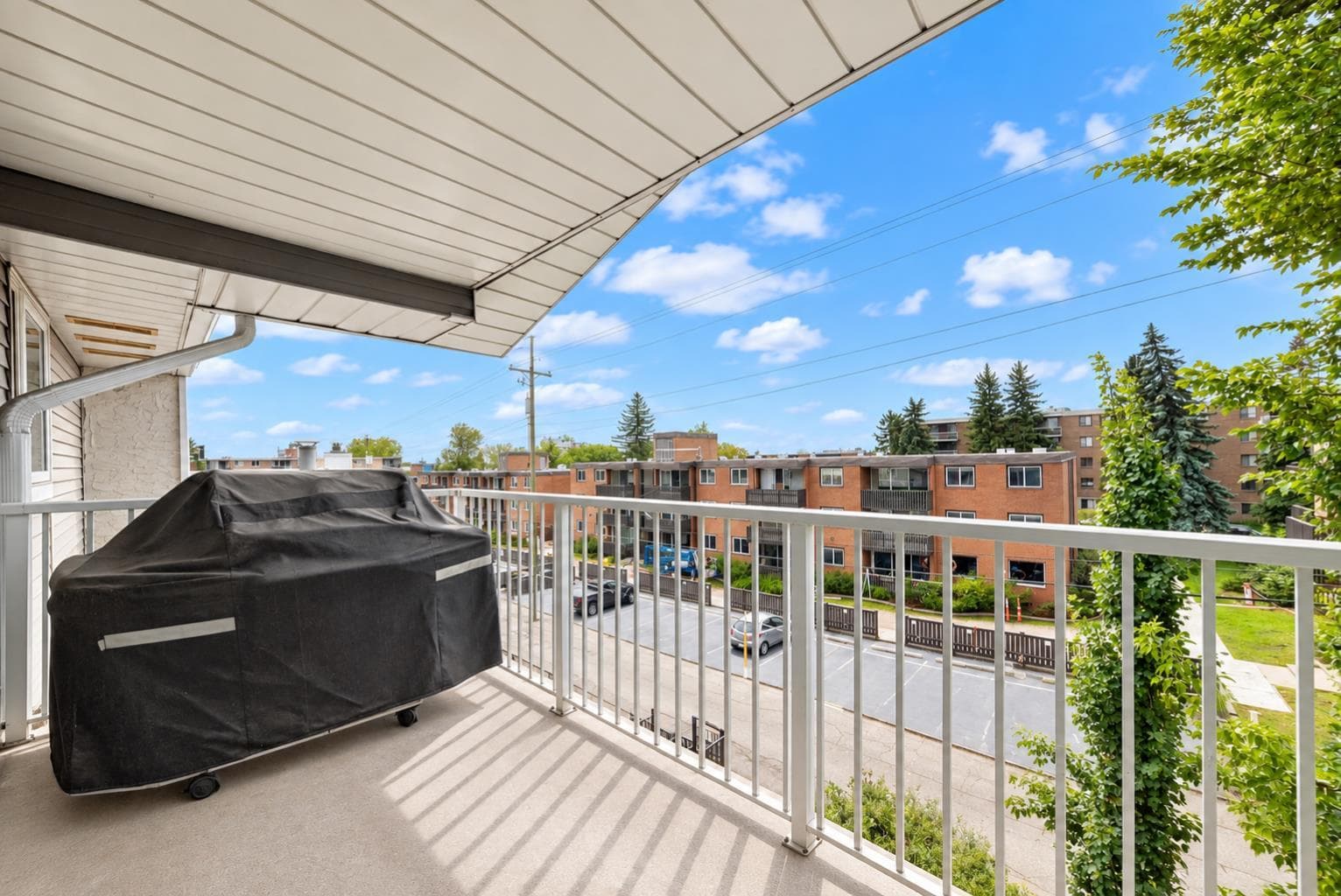 1P, 525 56 Avenue SW