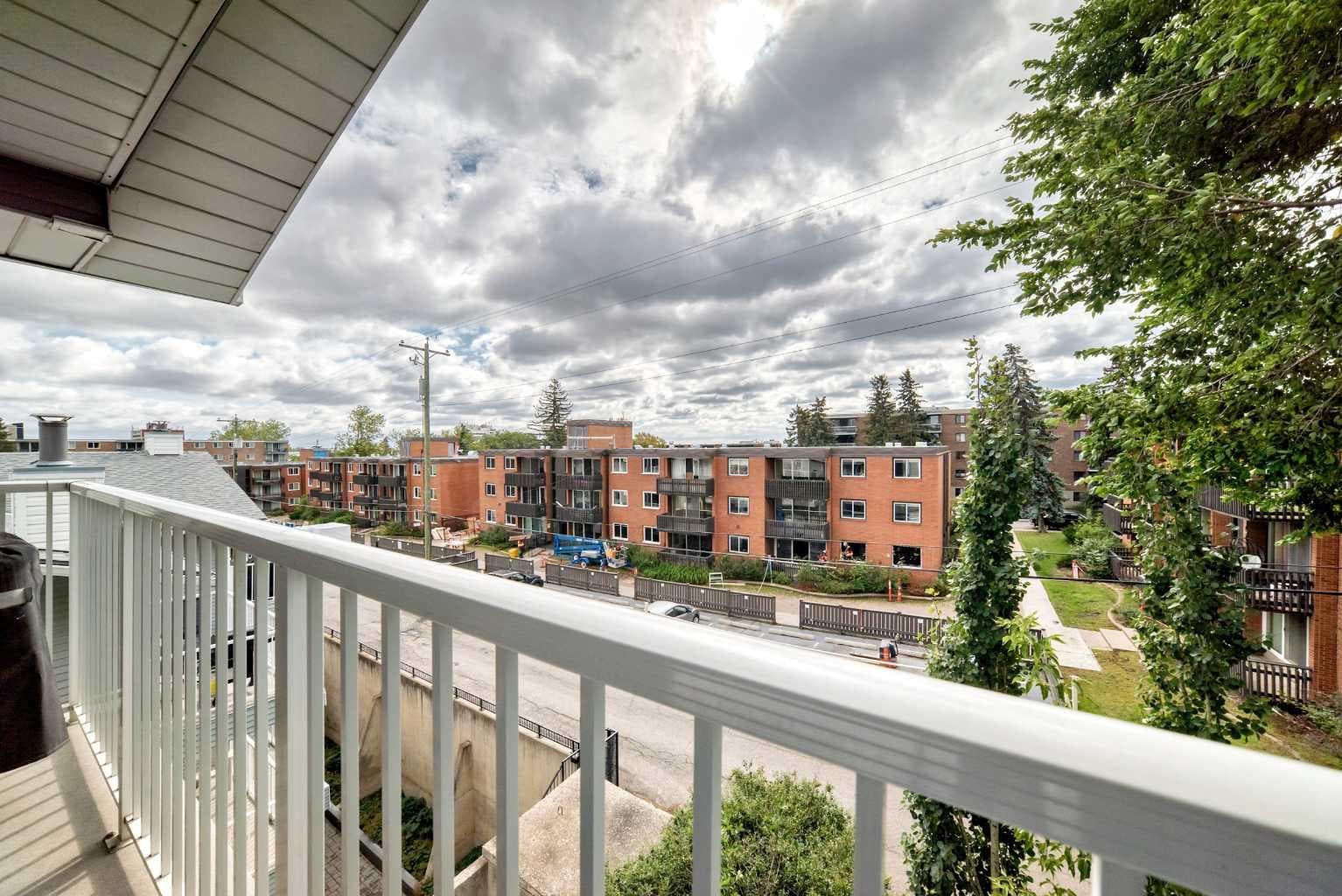 1P, 525 56 Avenue SW