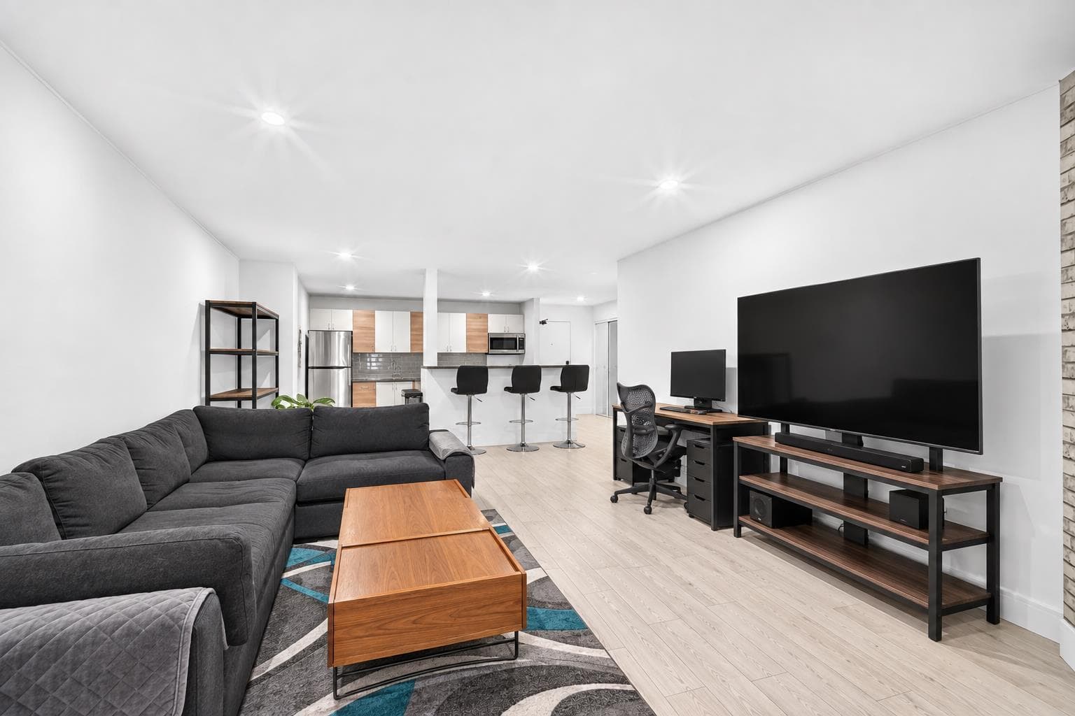 1P, 525 56 Avenue SW