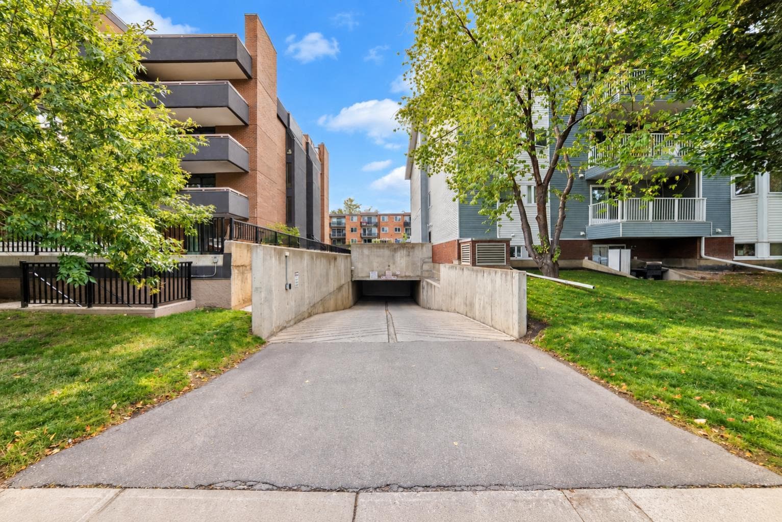 1P, 525 56 Avenue SW