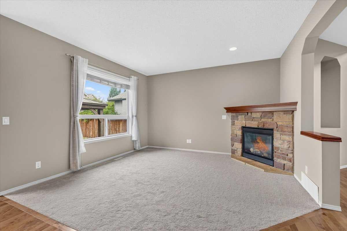 380 Royal Oak Heights NW