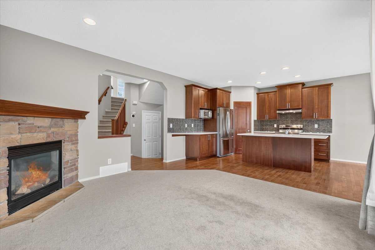 380 Royal Oak Heights NW