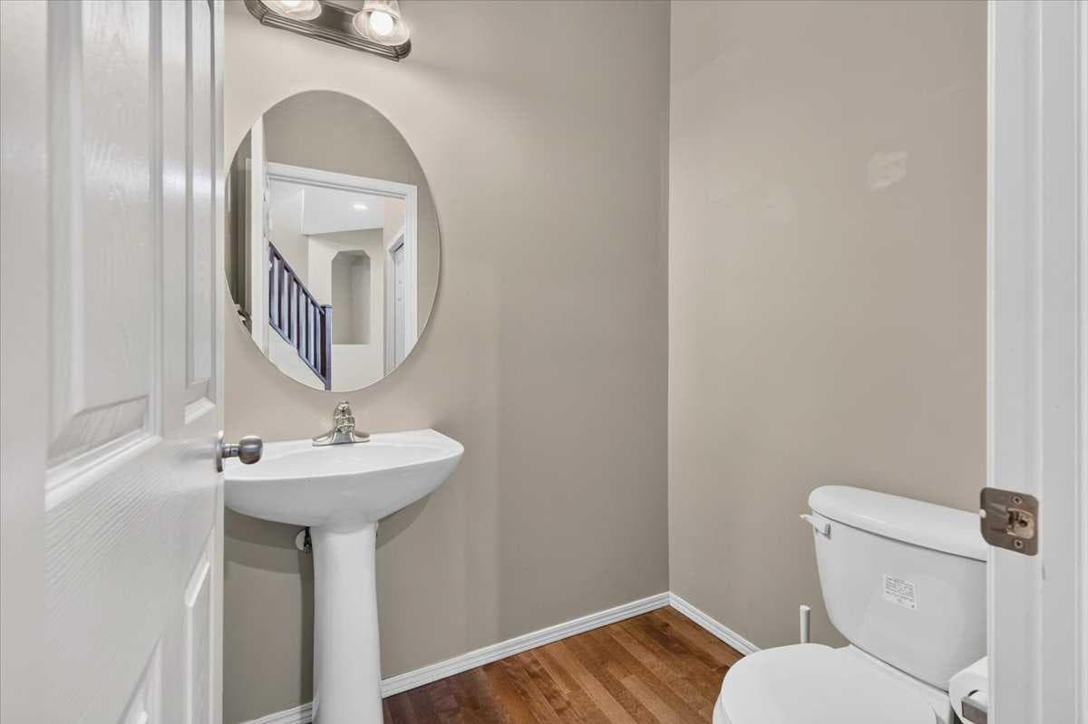 380 Royal Oak Heights NW