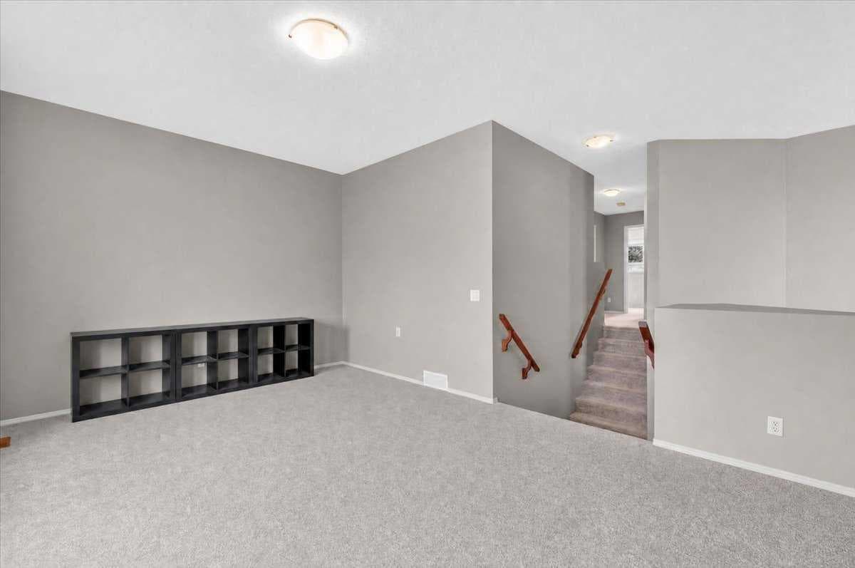 380 Royal Oak Heights NW
