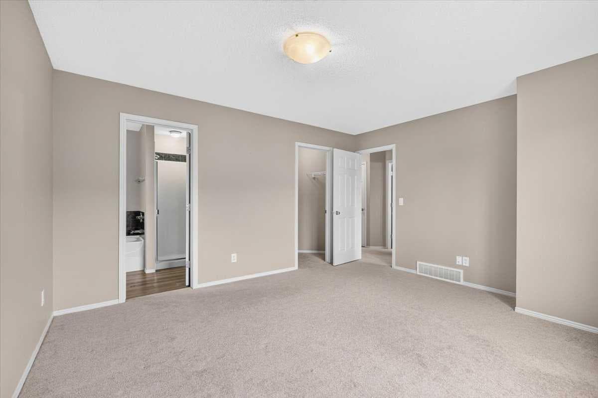 380 Royal Oak Heights NW