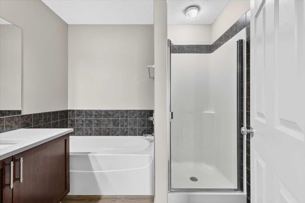 380 Royal Oak Heights NW