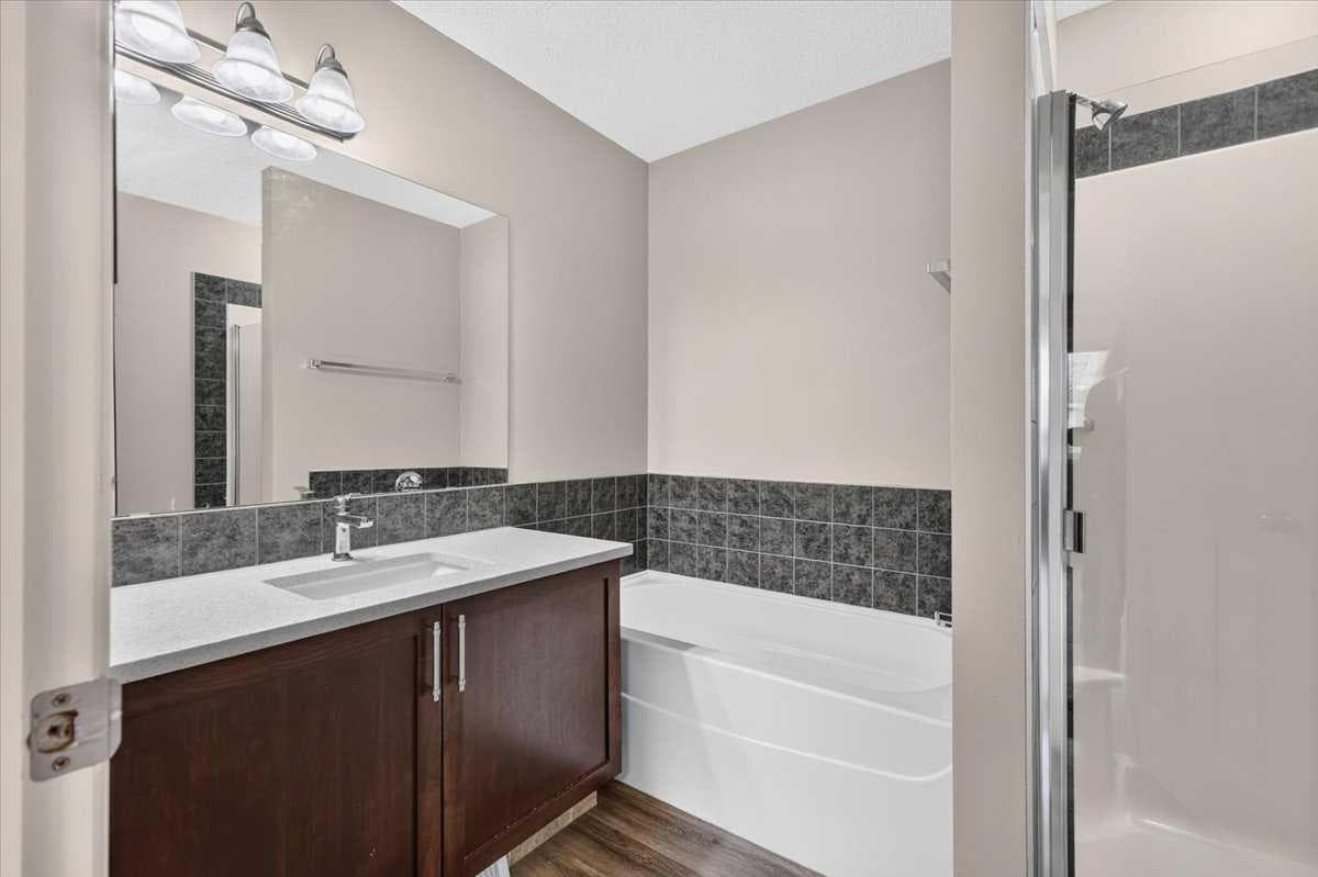 380 Royal Oak Heights NW