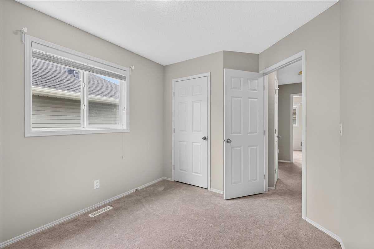 380 Royal Oak Heights NW