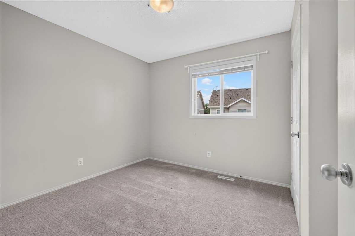 380 Royal Oak Heights NW