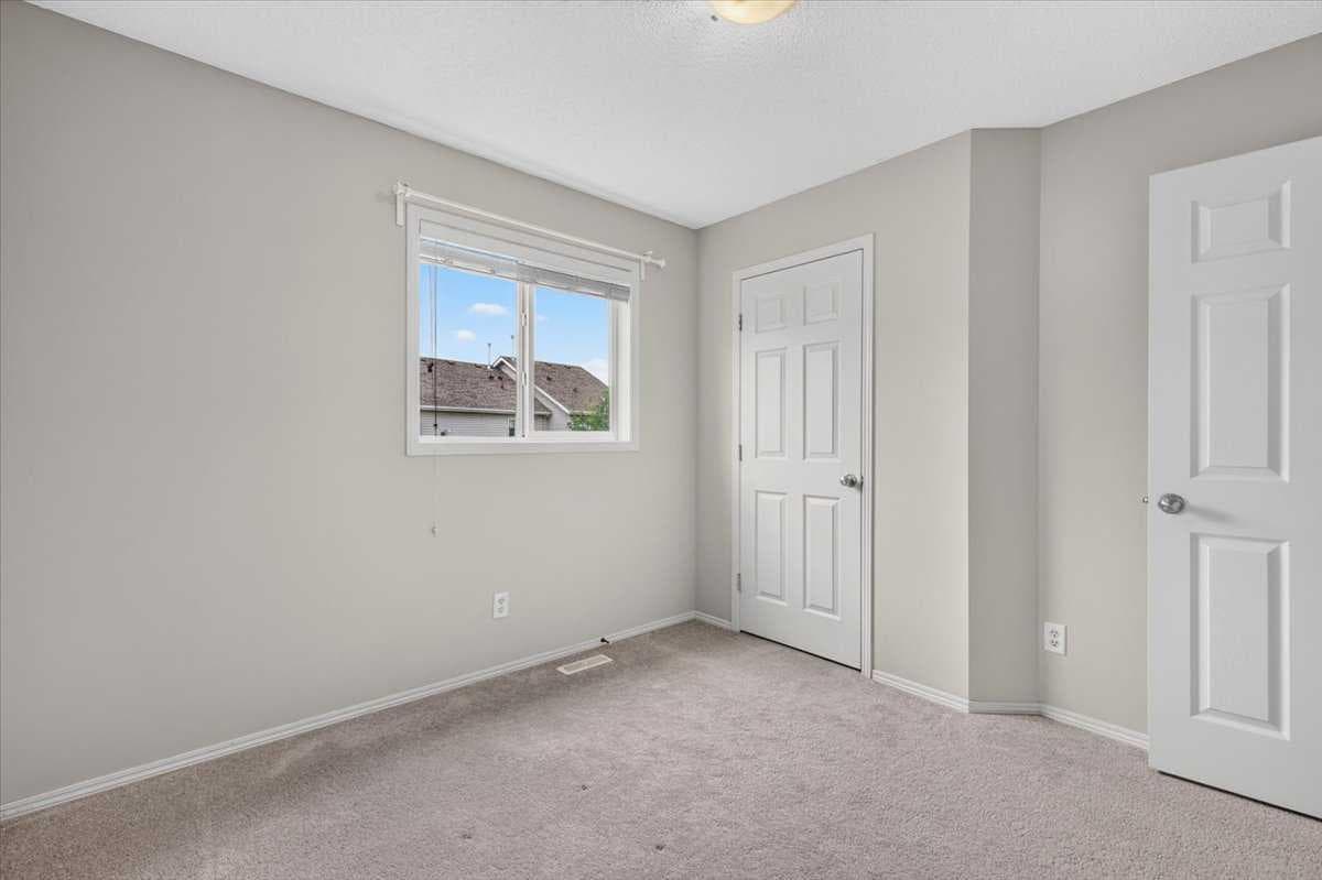 380 Royal Oak Heights NW