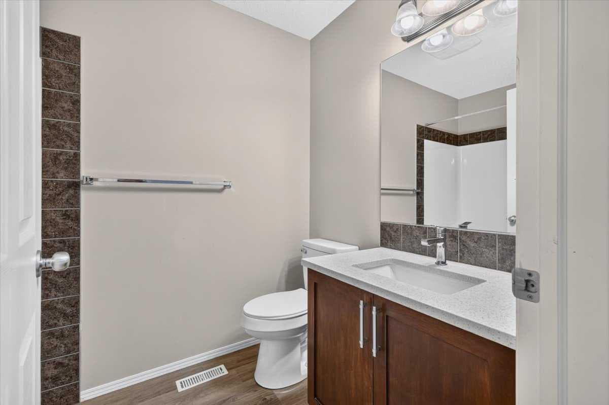 380 Royal Oak Heights NW