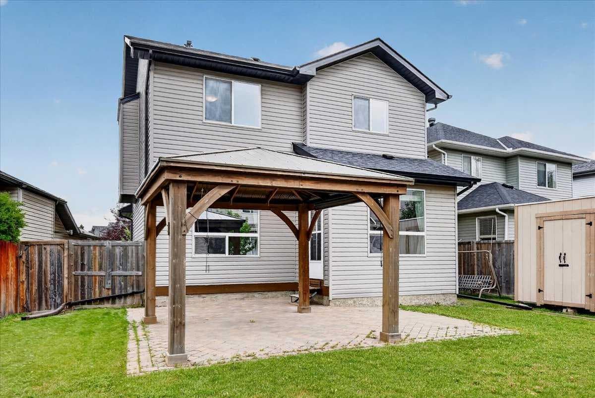 380 Royal Oak Heights NW